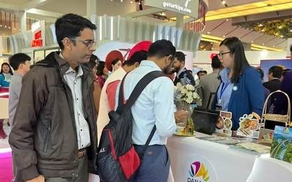 Đoàn khách hơn 500 người từ Ấn Độ đến Đà Nẵng