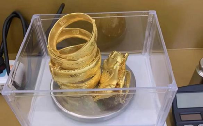 Mang gần 2 cây vàng đi bán, 1 ngày sau, người đàn ông bị công an triệu tập