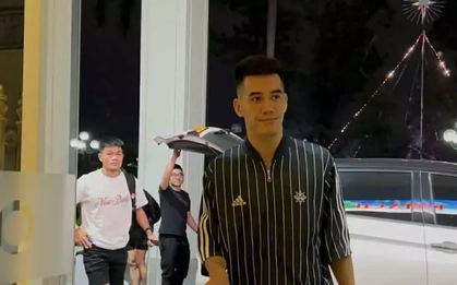 Đội tuyển Việt Nam hội quân trở lại vào tối muộn