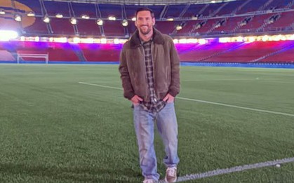 Messi trở về Barcelona