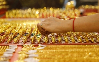 Người phụ nữ ra tiệm mua hơn 3 cây vàng, chủ cửa hàng từ chối bán rồi lập tức báo công an