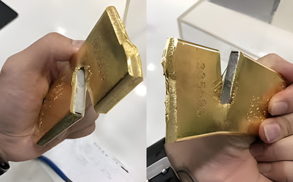 Mang 2 cây vàng đi trả nợ, hôm sau chủ nợ đến tận nhà trả lại: “Vay vàng thật mà trả vàng giả được sao?"