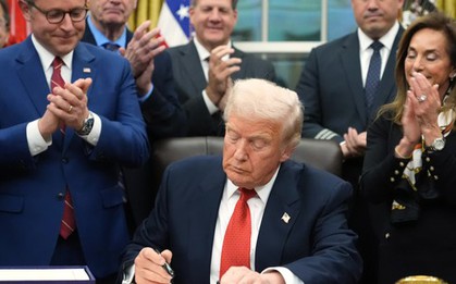 Nóng: Tổng thống Donald Trump ký luật ngân sách, chính phủ Mỹ mở cửa lại