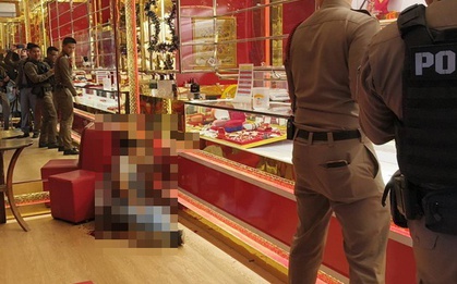 Xông vào cướp tiệm vàng, khi biết không thể chạy thoát, nghi phạm làm 1 việc khiến tất cả đều sững sờ