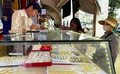 Điều gì đang xảy ra với vàng?