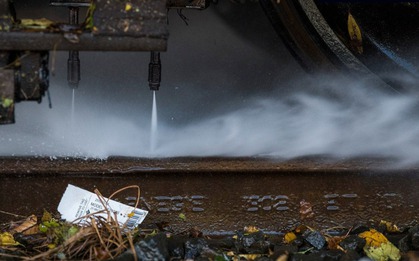 Vì sao chất thải trong nhà vệ sinh tàu hỏa từng được xả thẳng xuống đường ray? Sự thật ít ai ngờ tới