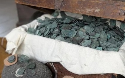 Thợ lặn tìm thấy kho báu hơn 26 tỷ đồng nằm 300 năm dưới đáy đại dương