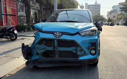 CLIP: Ô tô leo vỉa hè tông 5 xe máy, húc văng người đàn ông nước ngoài ở Vũng Tàu