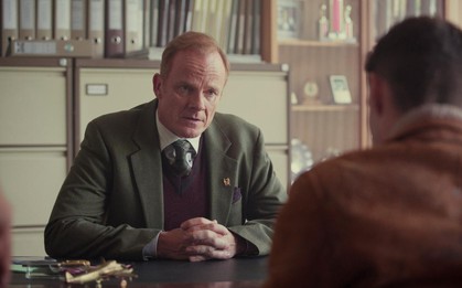 Xem phim Sex Education, tôi bỗng xấu hổ tột độ: Hóa ra bấy lâu nay tôi là ông bố tồi tệ đến vậy!