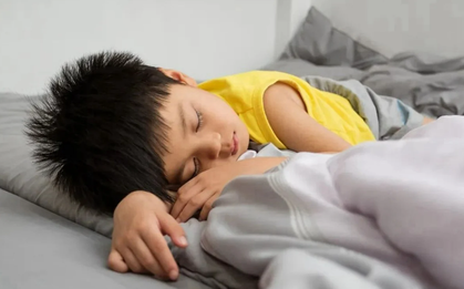 Trẻ có IQ cao, thông minh hơn người thường có 3 sở thích kỳ quặc này khi ngủ: Nếu con bạn có đủ thì xin chúc mừng
