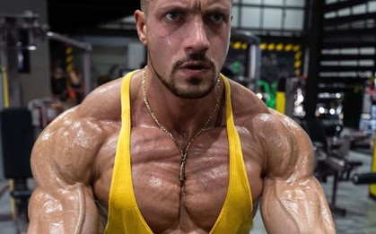 Trai đẹp thể hình sở hữu cơ ngực như phím đàn độc lạ nhất thế giới, ai thấy cũng phải "há hốc miệng" kinh ngạc