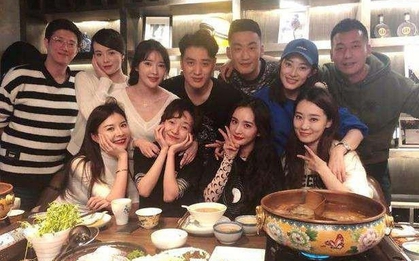 Đi họp lớp đến lúc thanh toán ai cũng trốn về, người bạn nghèo phải trả 150 triệu: Ngày hôm sau bật khóc vì 1 cảnh tượng!