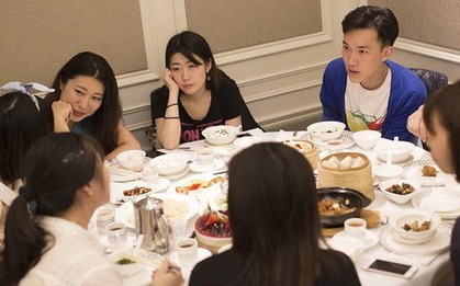 Họp lớp là nơi nhìn ra ai giàu thật, ai đang gồng cho có tiền