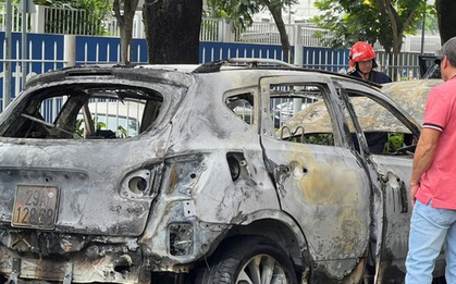 Hiện trường vụ cháy rụi ô tô ở khu Thảo Điền, TPHCM