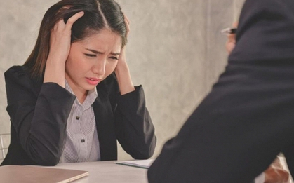 Nhà tuyển dụng nam hỏi: "Cái gì lúc mềm lúc cứng?", cô gái trẻ trả lời một câu khiến ứng viên còn lại ngượng chín mặt và được nhận luôn