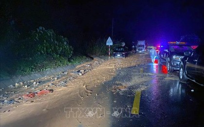 Khánh Hòa: Sạt lở đèo Khánh Lê và đèo Khánh Sơn khiến nhiều người bị vùi lấp