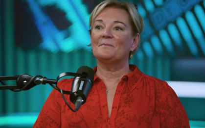 11 tuổi làm 'trụ cột' gia đình, bán hàng rong lẫn rửa bát thuê kiếm sống, người phụ nữ 'không chịu thua số phận' trở thành triệu phú nước hoa nức tiếng