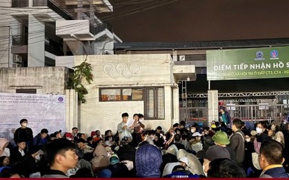 Vật vã thức xuyên đêm chờ nộp hồ sơ mua nhà xã hội ở Hà Nội