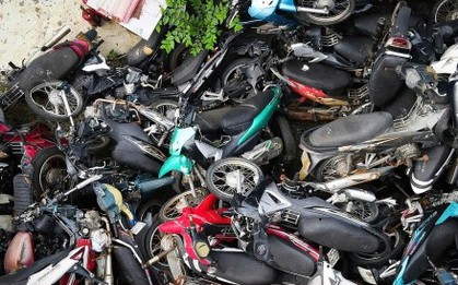 Cận cảnh hàng nghìn phương tiện chất đống trong 'nghĩa địa' xe vi phạm ở Hà Nội