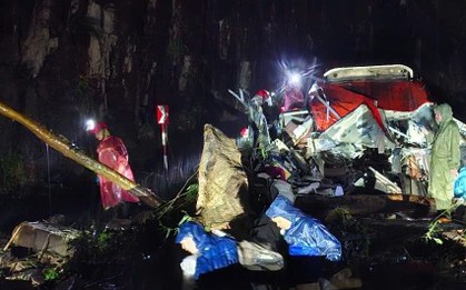 Sạt lở trên đèo Khánh Lê vùi lấp xe khách, ít nhất 6 người tử vong