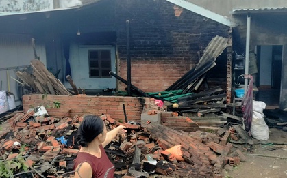 Lốc xoáy ở Đà Nẵng khiến hàng chục nhà tốc mái, 4 người bị thương