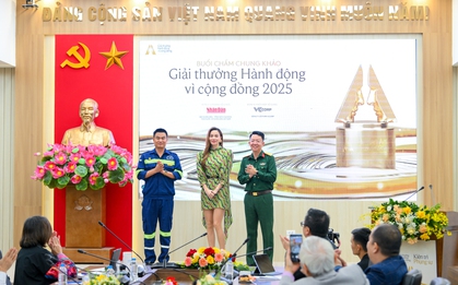 Nhận được món quà bất ngờ từ nhà báo Lê Quốc Minh và ca sĩ Hồ Ngọc Hà, hai người "vác tù và hàng tổng" nói gì?