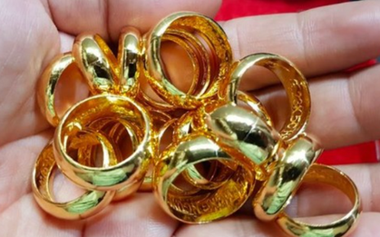 Mua vàng từ khi giá 85 triệu đồng/lượng, người phụ nữ đã đu đỉnh thành công nhưng vẫn “mất ăn mất ngủ” vì 3 nguyên nhân