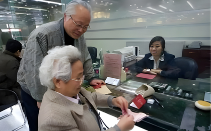 Gửi tiết kiệm 44 tỷ đồng lãi suất 13%, sau 1 năm đến rút chỉ còn 0 đồng: Ngân hàng khẳng định chưa từng có mức lãi này!