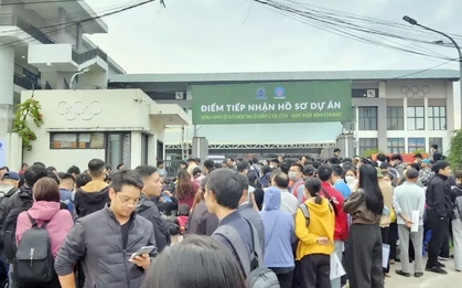 Công nhân xếp hàng xuyên đêm tìm giấc mơ 'an cư lạc nghiệp'