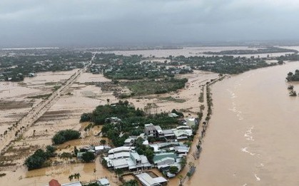 Lũ trên các sông ở Đà Nẵng, Huế duy trì mức cao, nhiều nơi chìm trong biển nước