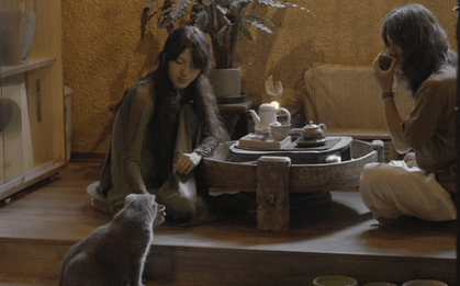 Vợ chồng nghệ sĩ 9x tự thiết kế mái ấm như hang động, thô mộc, nguyên sơ: Nhà là nơi để được bao bọc và bình yên