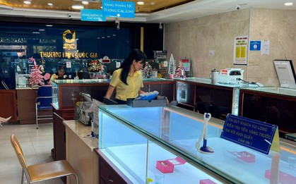 Nhiều tiệm vàng ở TPHCM bỗng dưng… vắng tanh