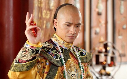 Đến thăm Ngao Bái ốm phát hiện có con dao găm dưới chiếu, vua Khang Hy nói 1 câu mà giành lại cả giang sơn