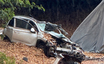 Lâm Đồng: Xe container lật đè trúng xe con, 5 người bị thương