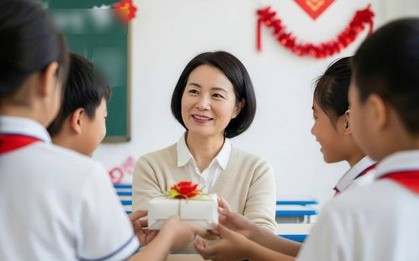 Phóng viên hỏi: Giáo viên muốn nhận quà gì vào Ngày Nhà giáo? Đáp án đưa ra không ai ngờ tới!