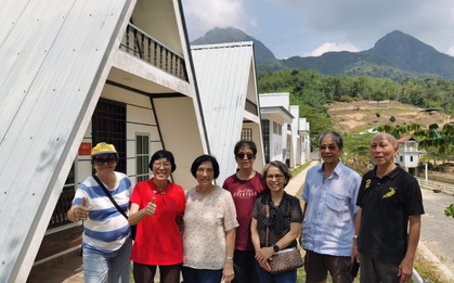 Bố chồng đi họp lớp về muộn, mẹ chồng lục tìm thấy 1 thứ liền hét lên đòi ly hôn