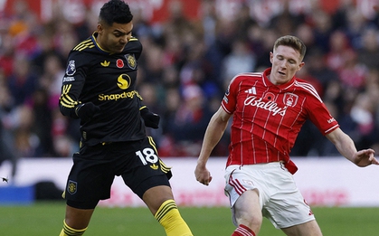 Trọng tài giúp sức, Man Utd vẫn suýt thua