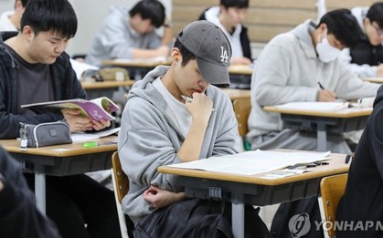 Đề thi đại học môn tiếng Anh ở Hàn Quốc gây sốc khi giáo sư Mỹ và AI đều bó tay