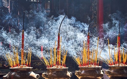 6 điều kiêng kị khi thắp hương ngày Mùng 1