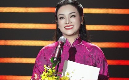 Nữ ca sĩ có học hàm tiến sĩ, vừa trở thành phó giáo sư là ai?