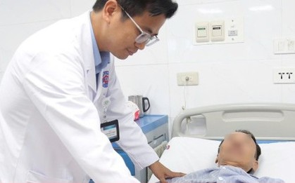 Người đàn ông uống 1,5 lít rượu mỗi ngày phải cắt toàn bộ dạ dày vì ung thư