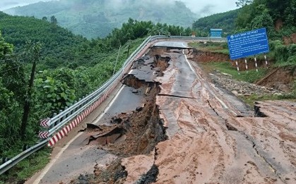 Đèo Khánh Lê xuất hiện thêm 7 điểm sạt lở nguy hiểm, mặt đường nứt toác