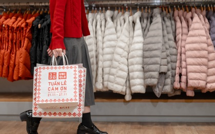 Cửa hàng UNIQLO nhuộm đỏ ưu đãi dịp cuối năm: Loạt TikToker đổ bộ, giỏ hàng không thể thiếu áo khoác chống tia UV PUFFTECH