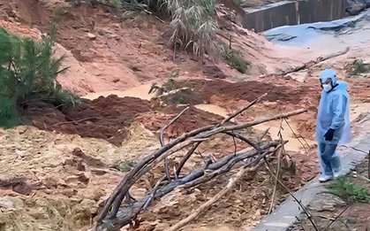 Sạt lở hàng ngàn mét khối đất, Quốc lộ 24 bị chia cắt