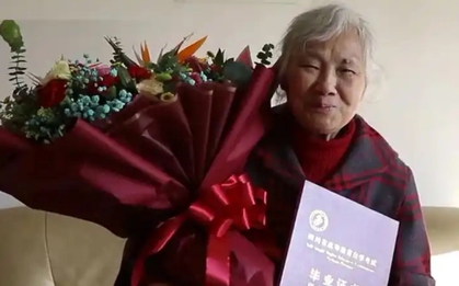 Cụ bà miệt mài đèn sách, 75 tuổi tốt nghiệp cử nhân: "Tôi không muốn nuối tiếc điều gì"