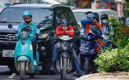 Hà Nội dự kiến hỗ trợ tối đa 5 triệu đồng mỗi người để đổi xe máy điện, miễn phí tiền vé sử dụng phương tiện công cộng