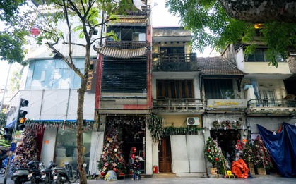 Khung cảnh khác lạ tại phố Hàng Mã sau khi lực lượng chức năng tháo dỡ mái che, trả lại vỉa hè