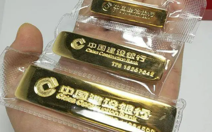 Chủ tiệm vàng vứt nhầm túi nilon chứa hơn 13 lượng vàng, 20 cảnh sát lục tung 5 tấn rác để tìm lại