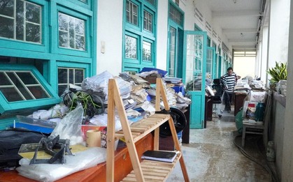 Bộ GD&ĐT tổ chức cấp phát miễn phí toàn bộ sách giáo khoa cho học sinh vùng lũ