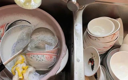 Ngày nào mẹ tôi cũng đều đặn làm 1 việc: Bát đũa sạch, khô, không hề tốn điện
